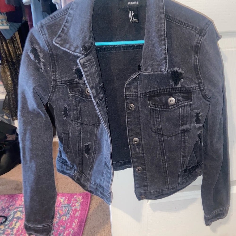 DISTRESSED JEAN JACKET
